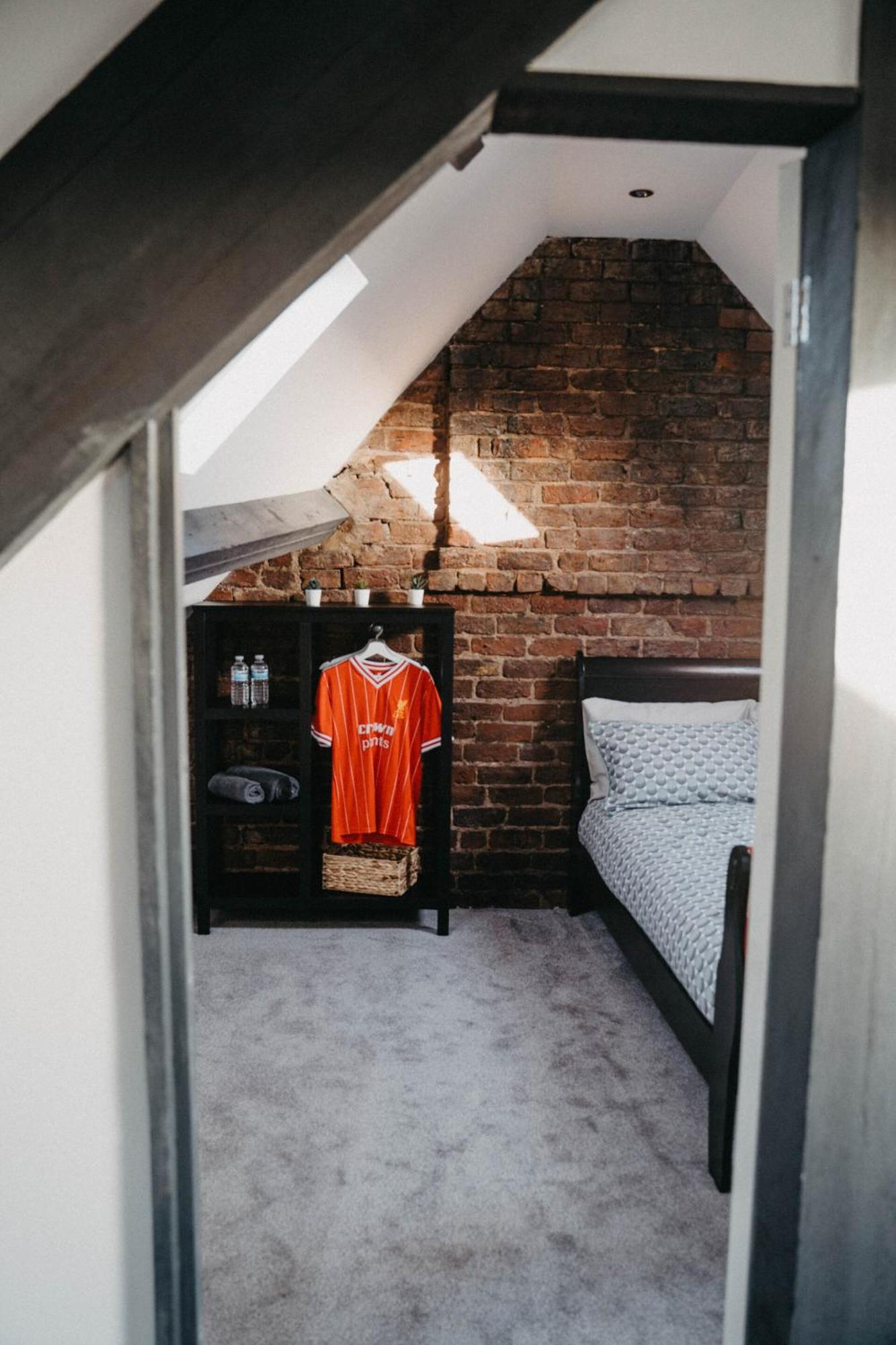 Flat Iron Anfield Hotel 4*